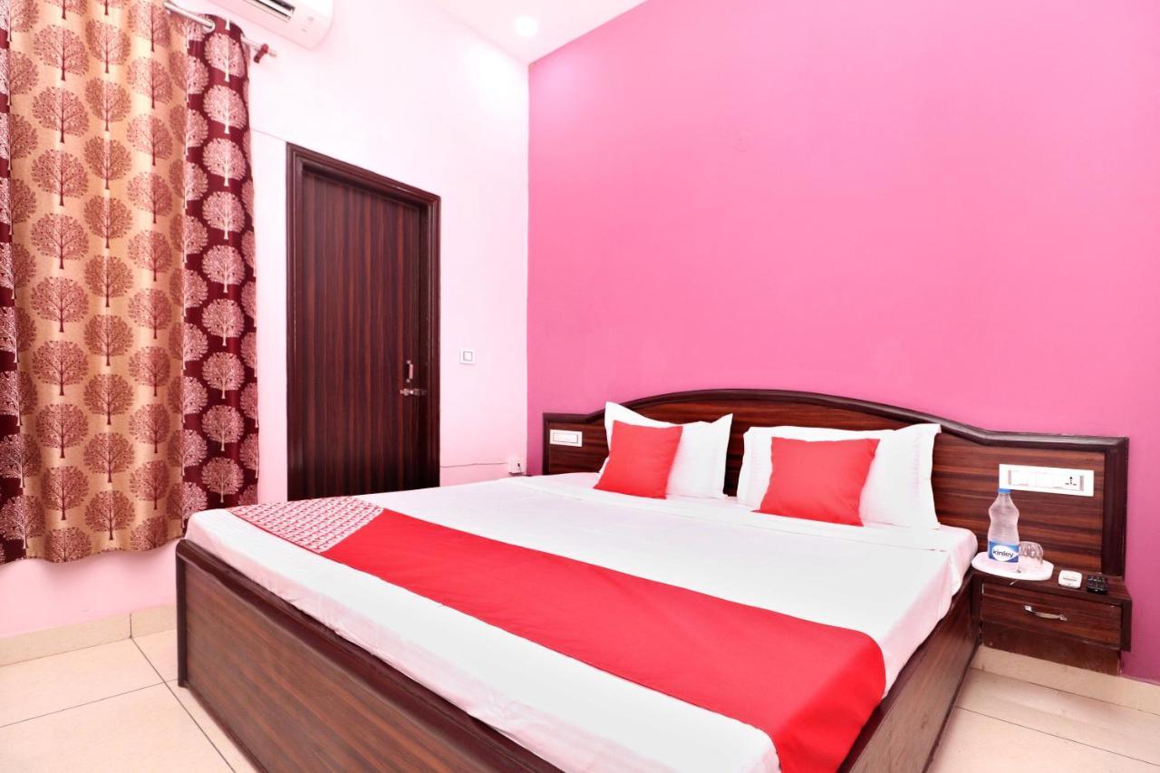 Vaccinated Staff- Oyo 15127 Pryag Guest House Jalandhar Exterior photo